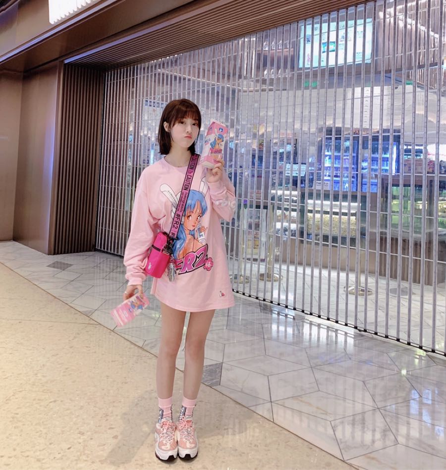 今天是适合约会的粉色少女心💖

衣服:f