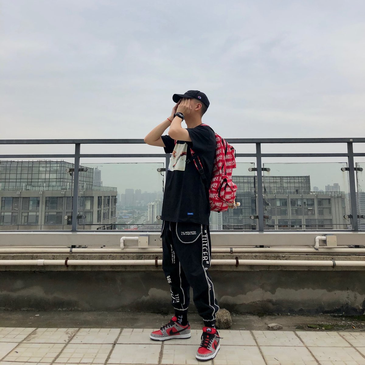 🧢：champion
👕+👖：tuice