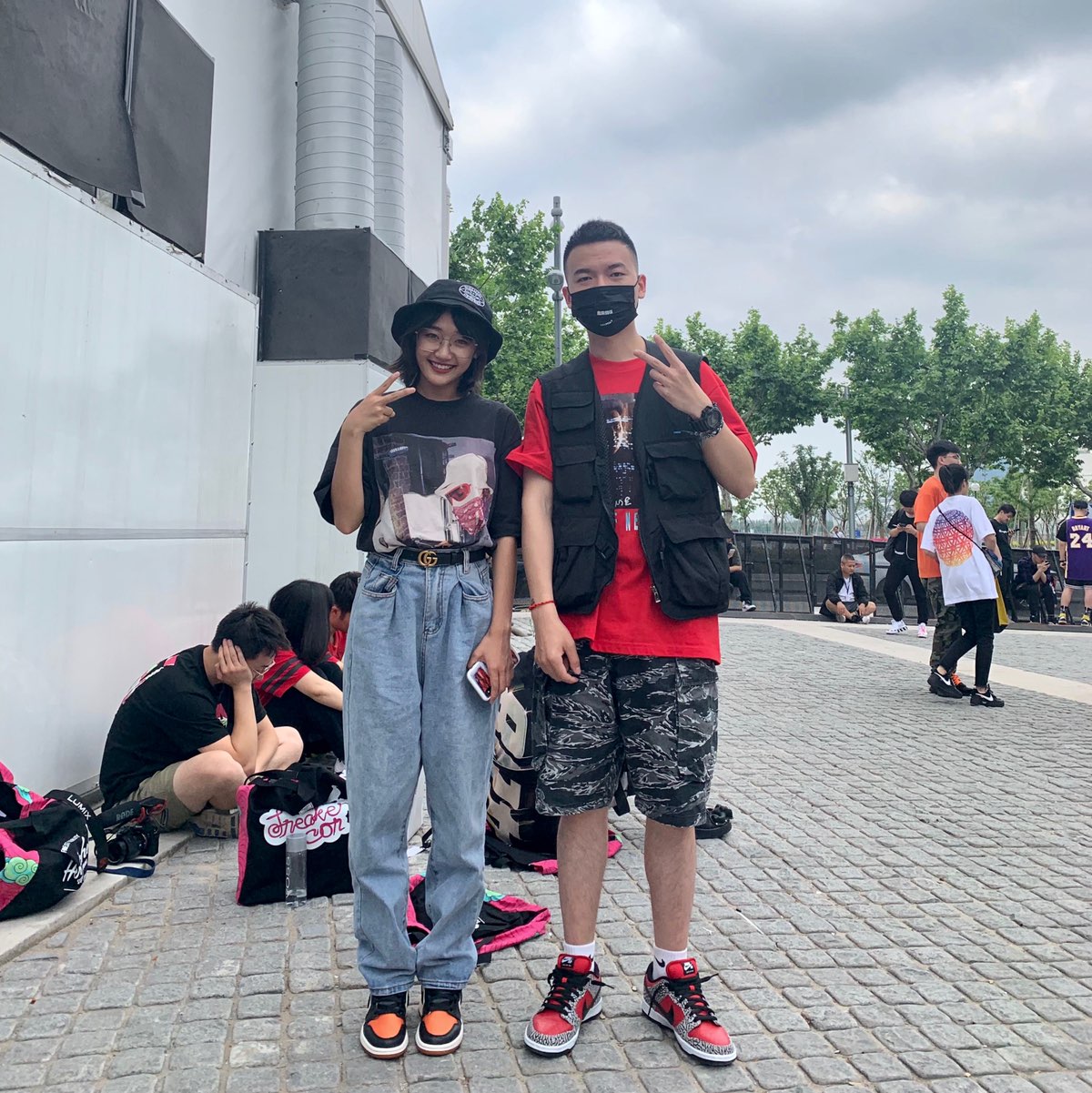 按先后顺序来(´･_･`)
1⃣️一进场