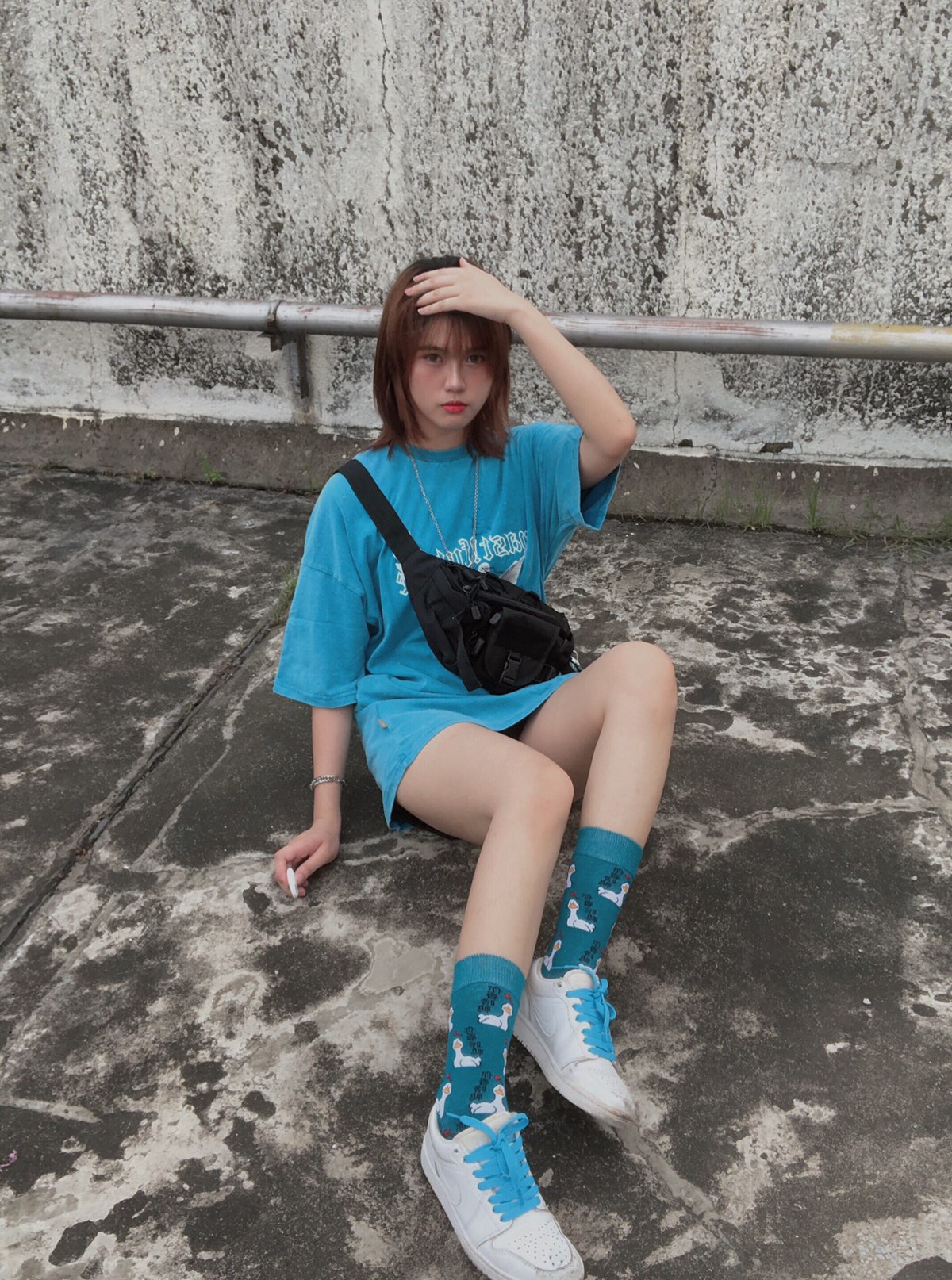 
今天是蓝色的小陈
衣服：grkc
鞋子