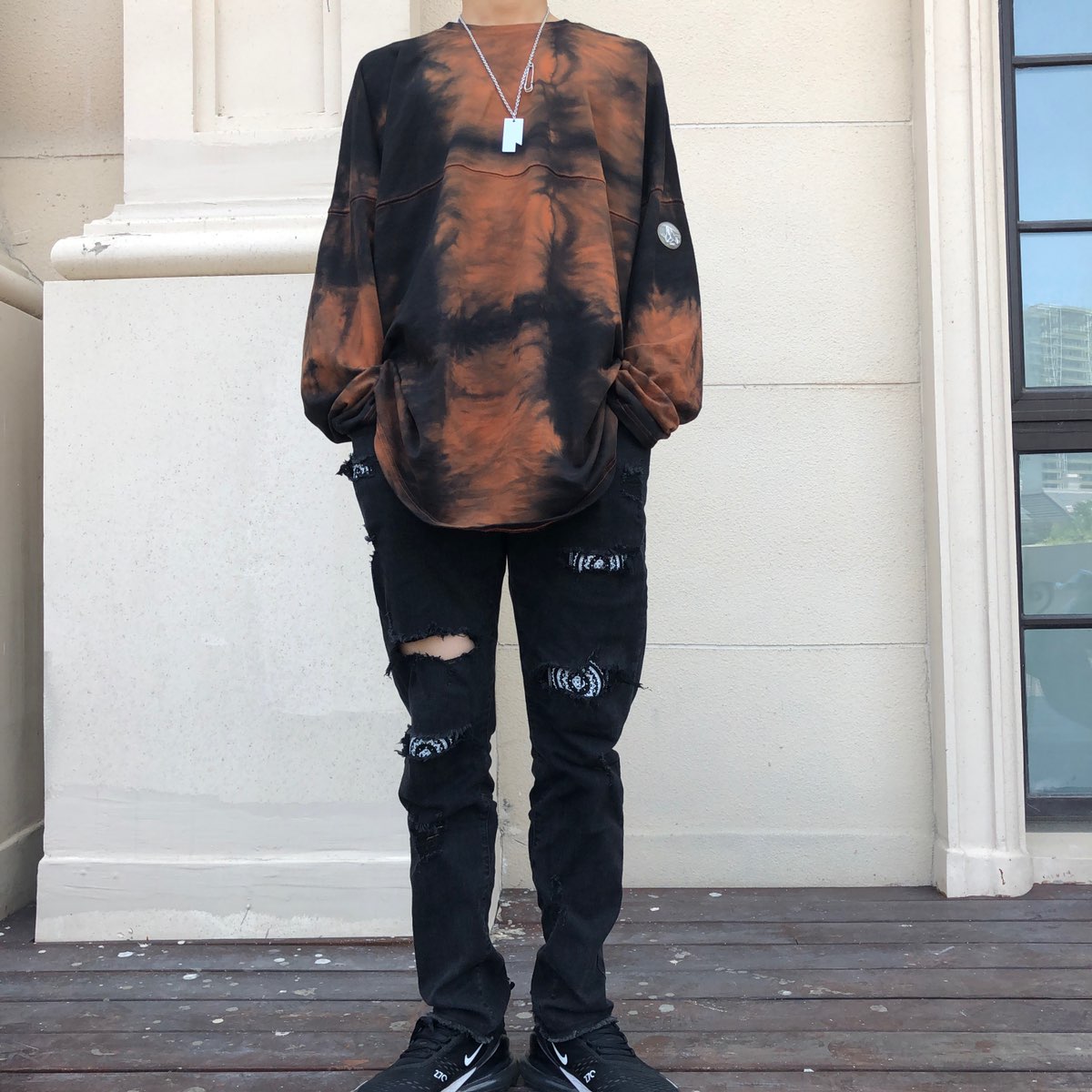 很百搭的扎染和这条腰花果牛仔裤