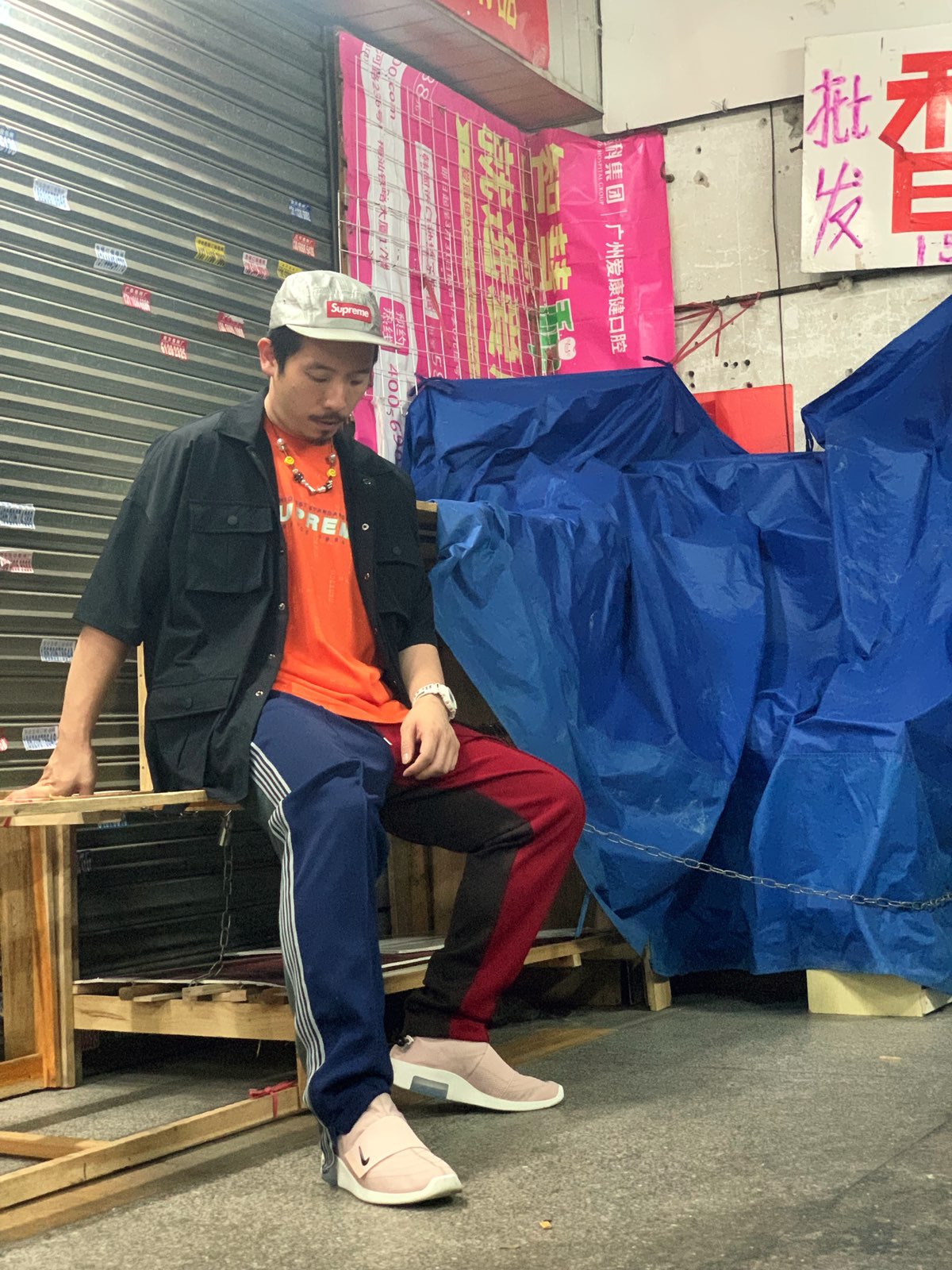 帽子：Supreme
Tee： Supr