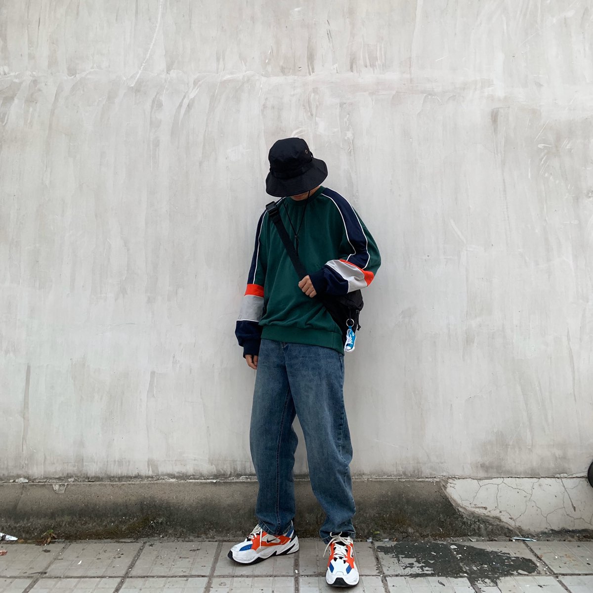 
🎩：STUSSY
👕：BOSIE
👖：