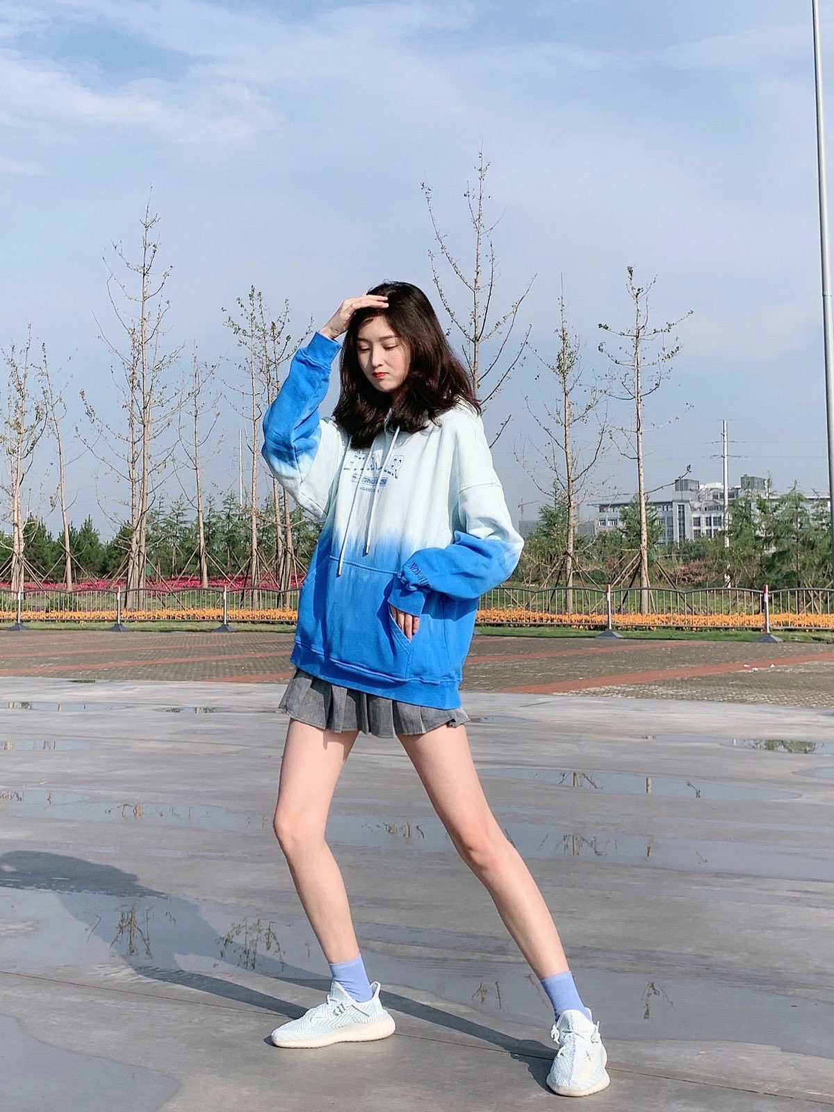 🐳卫衣：er旗舰店
嘻哈连帽渐变色卫衣 