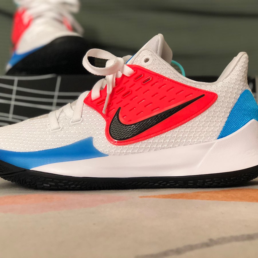Nike Kyrie 2 low 白蓝红