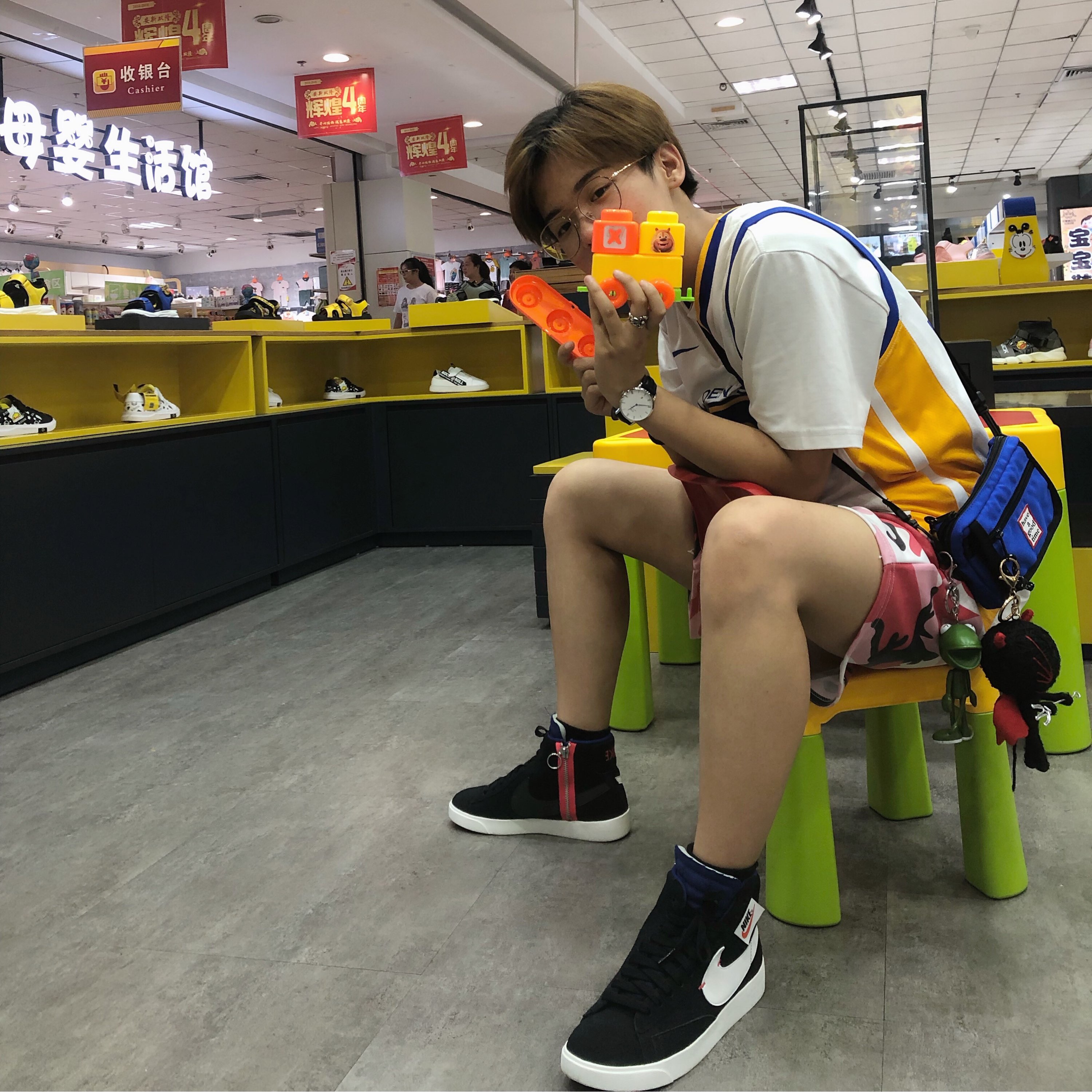建议买大半码 这个配色很好搭配