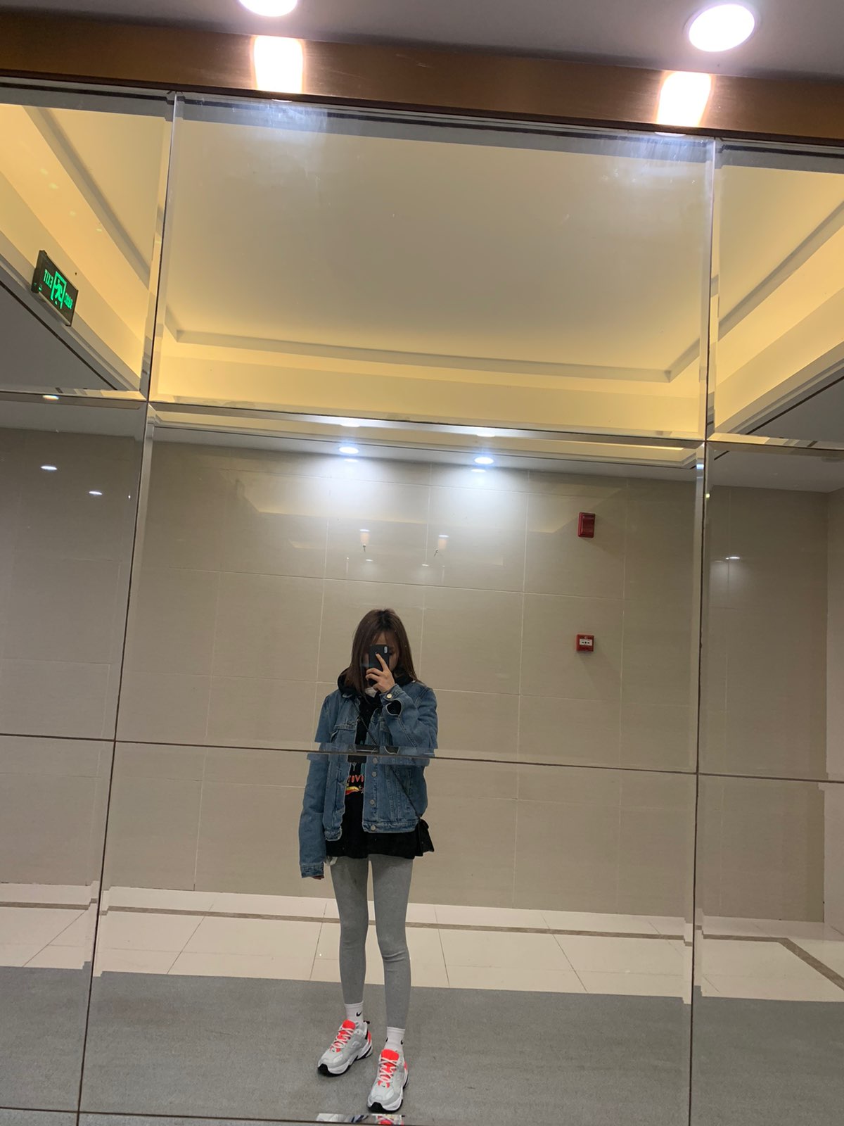 #snkr girl##今日穿搭#
老爹