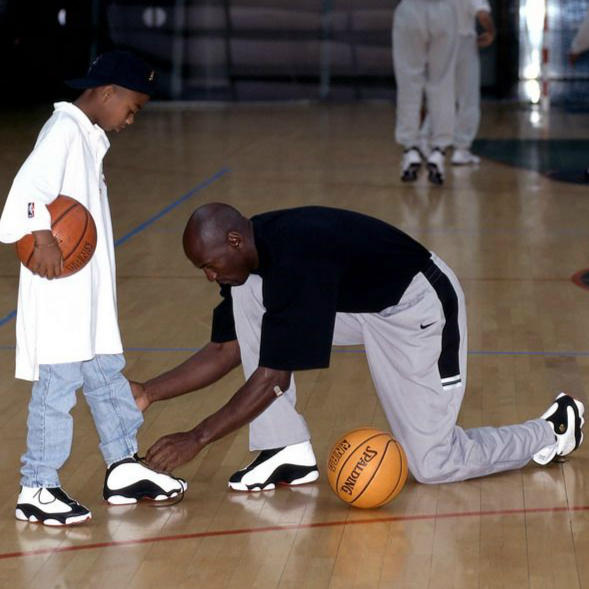 我去不到你书生意气的岁月，你到不了我皱纹白发的暮年