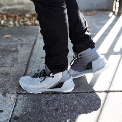 球鞋百科——Under Armour Curry 3