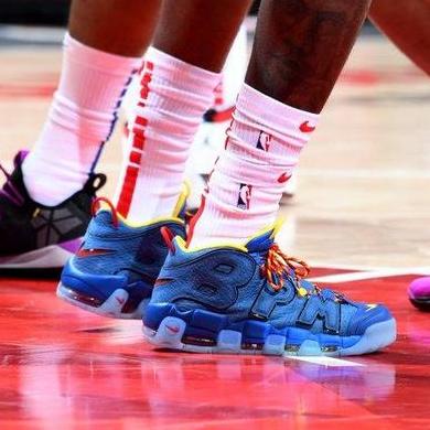 托里恩·普林斯着用Nike Air More Uptempo DB亮相赛场