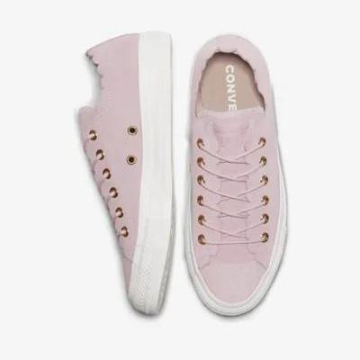 扇贝饰边 | CONVERSE 推出 “Frilly Thrills” 
