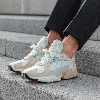 “游戏手柄为引” 全新配色ADIDAS YUNG-1 亲穿示范