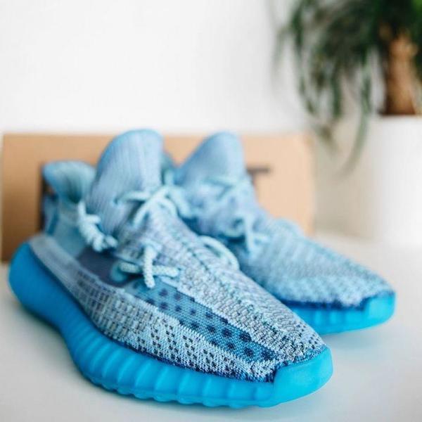 演绎夏季色彩，实拍展示染色客制冰蓝色adidas Originals YEEZY