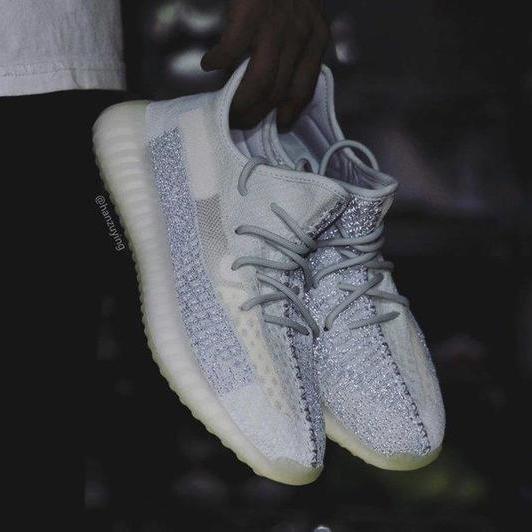 谍照预览新款“Cloud White Reflective”配色adidas 