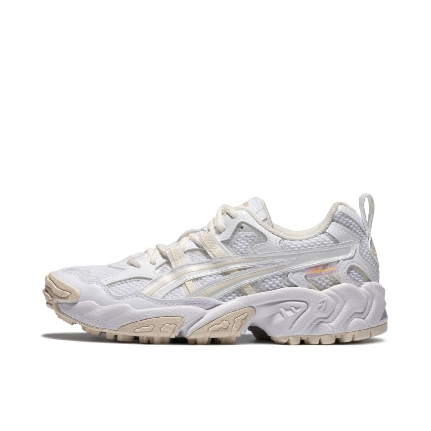 推荐商品：Asics/亚瑟士 Gel-Nandi 跑鞋 缓震回弹防滑耐磨舒适透气复古百搭织物合成革 女款/白色