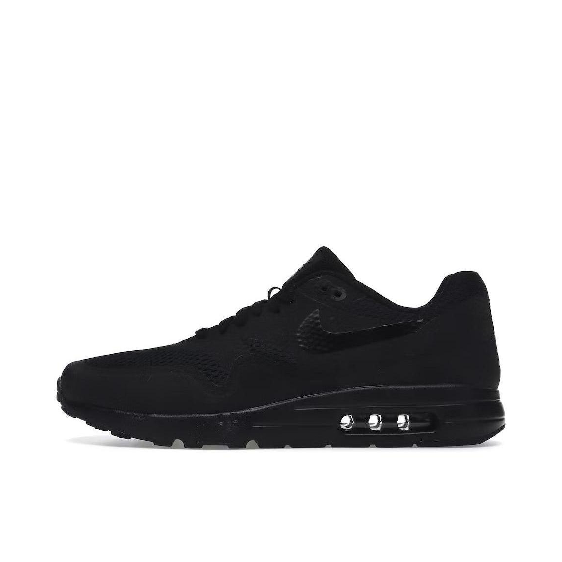 推荐商品：Nike Air Max 1 跑鞋 气垫缓震透气轻便复古运动舒适百搭潮流耐磨低帮训练防滑冬季支撑马拉松防水抓地圆头耐穿 纯黑色 