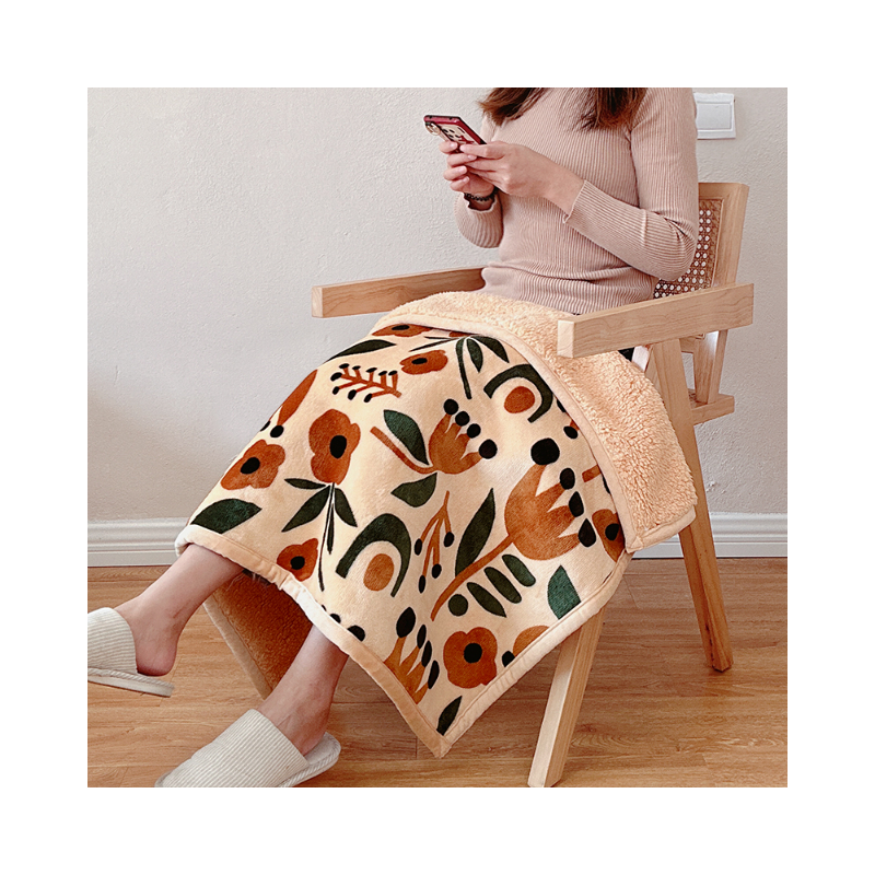 推荐商品：HELLO DAY 珊瑚绒 加厚盖毯