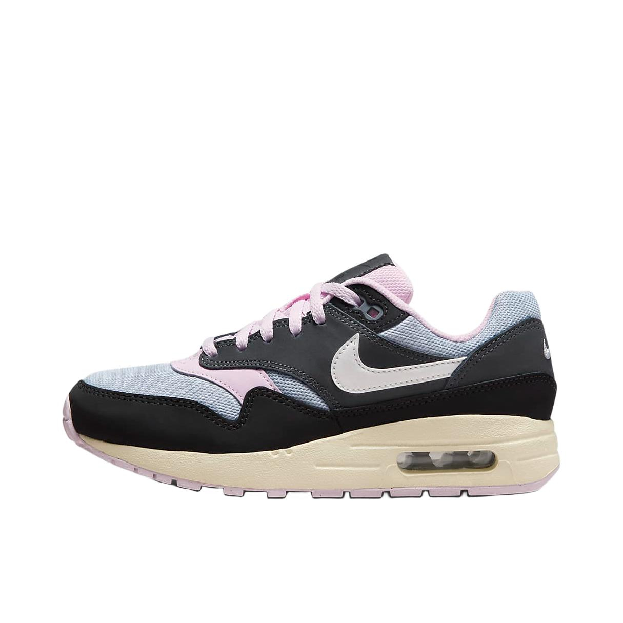 推荐商品：Nike Air Max 1 跑鞋 气垫缓震透气轻便复古运动舒适百搭潮流耐磨低帮训练防滑冬季支撑马拉松防水抓地圆头耐穿 GS/煤黑/泡沫粉/山峰白 