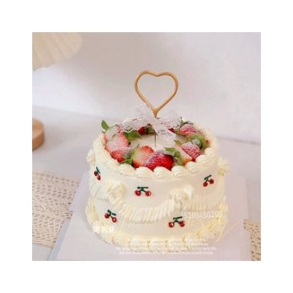 推荐商品：复古草莓:6英寸小清新复古草莓蛋糕 新鲜现做 淡乳奶油 减糖控甜 纯手工现做 免费配送上门 建议2－4人分享(仅支持美团点评订购) 15 选 1