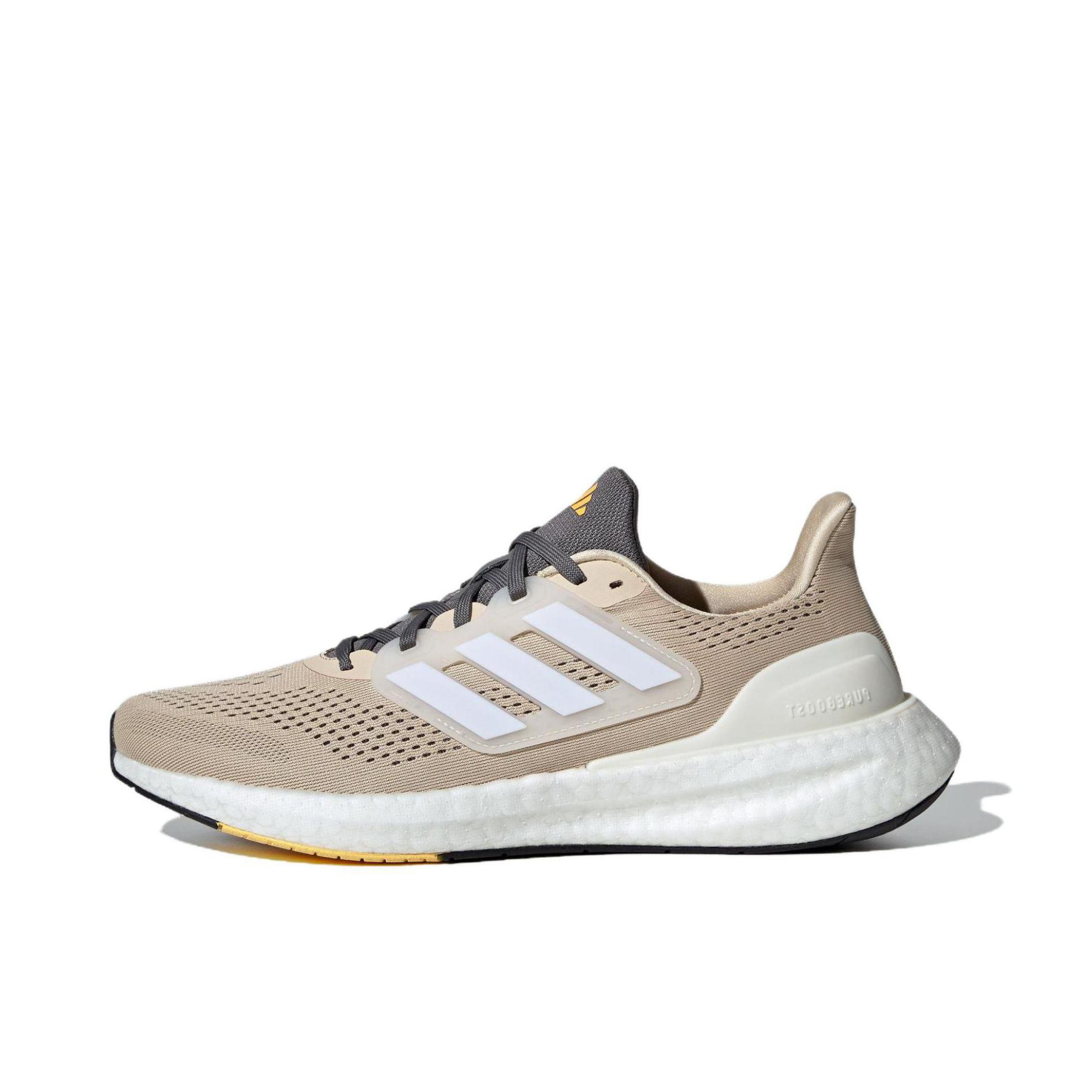 推荐商品：adidas Pureboost 23 跑鞋 减震网面训练轻便 白色/浅褐色