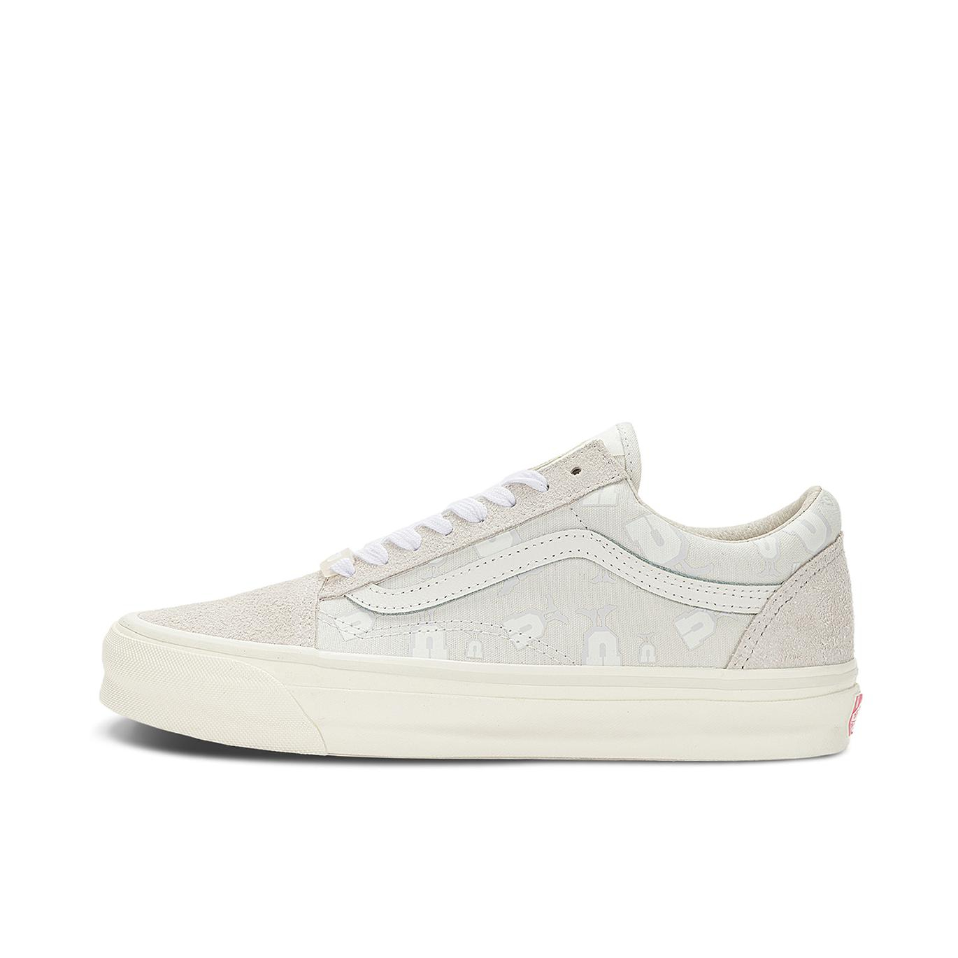 推荐商品：Vans/范斯 Old Skool 滑板鞋 板鞋 轻便防滑复古舒适经典 UNDEFEATED联名/雪白/浅灰