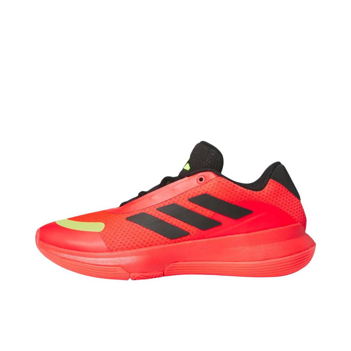 推荐商品：adidas basketball legends low 篮球鞋 透气支撑轻便低帮 红色