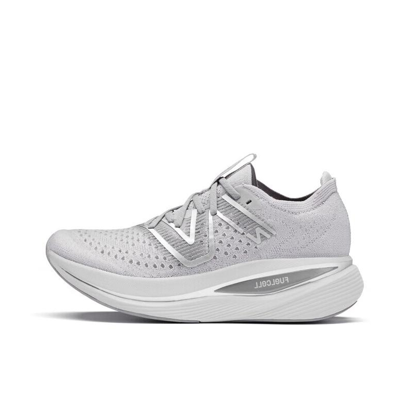 推荐商品：New Balance FuelCell SuperComp Trainer 跑鞋 全掌碳板网布透气防滑耐磨减震织物马拉松高回弹 女款/灰色