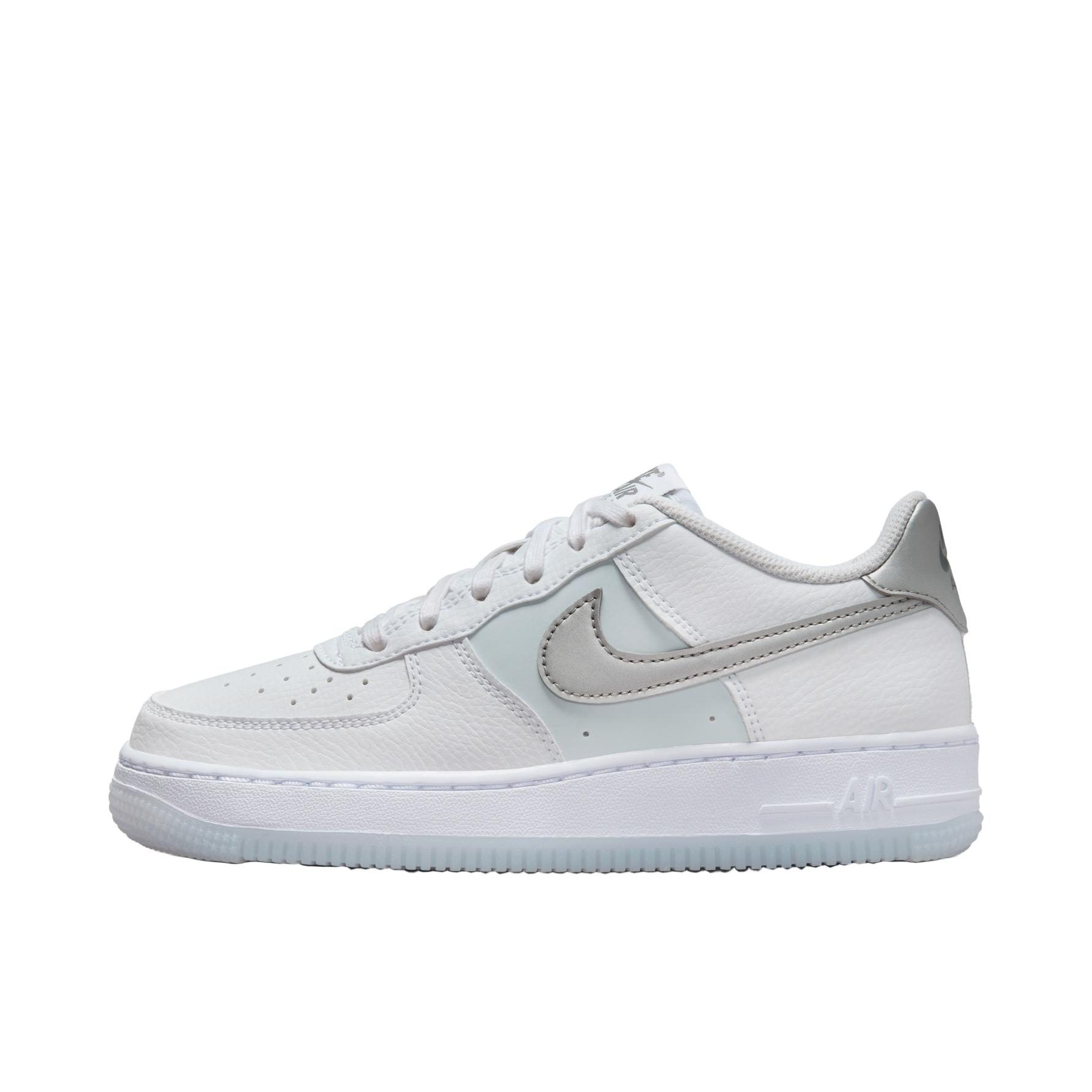推荐商品：Nike Air Force 1 空军一号 板鞋 轻便舒适百搭耐磨防滑复古 大童/白色/金属银/足球灰