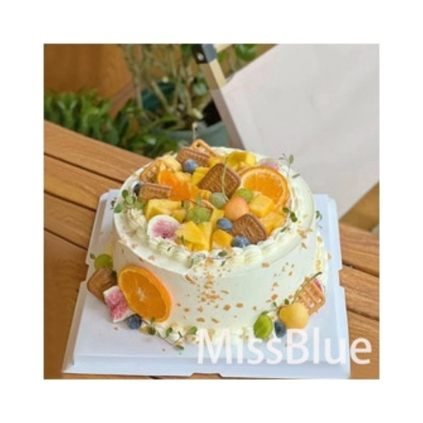 推荐商品：8 英寸【初见倾心】动物奶油水果生日蛋糕 1 个