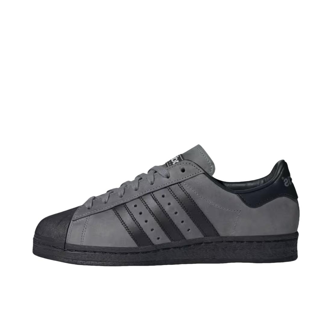 推荐商品：adidas Originals Superstar 82 板鞋 轻便简约复古贝壳头防滑防水贴合 碳灰色 