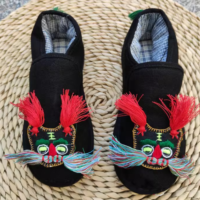 推荐商品：虎头鞋 棉鞋 加厚复古套筒流苏 女款/红虎头/黑色
