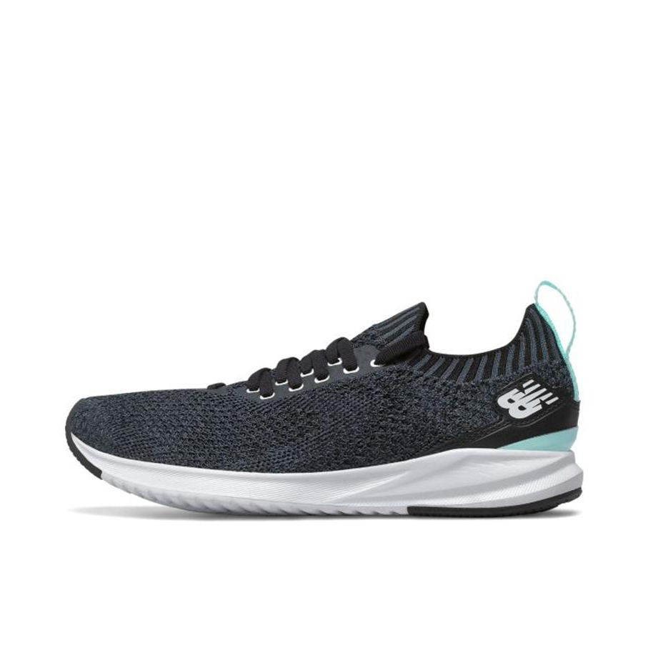 推荐商品：New Balance Vizo Pro 耐磨 织物 网布 包裹性 跑鞋 黑蓝白