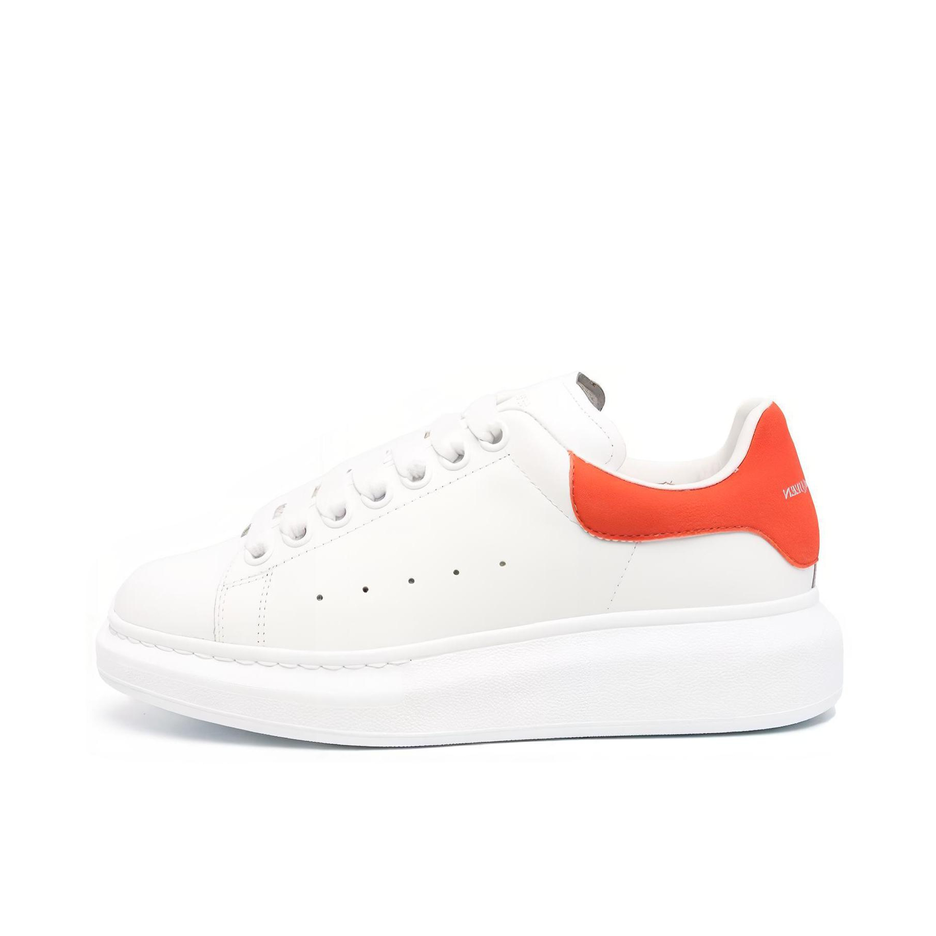 推荐商品：Alexander McQueen/亚历山大麦昆 舒适 耐磨 圆头 皮革 增高 防水 厚底鞋 运动休闲鞋 云白/橙色