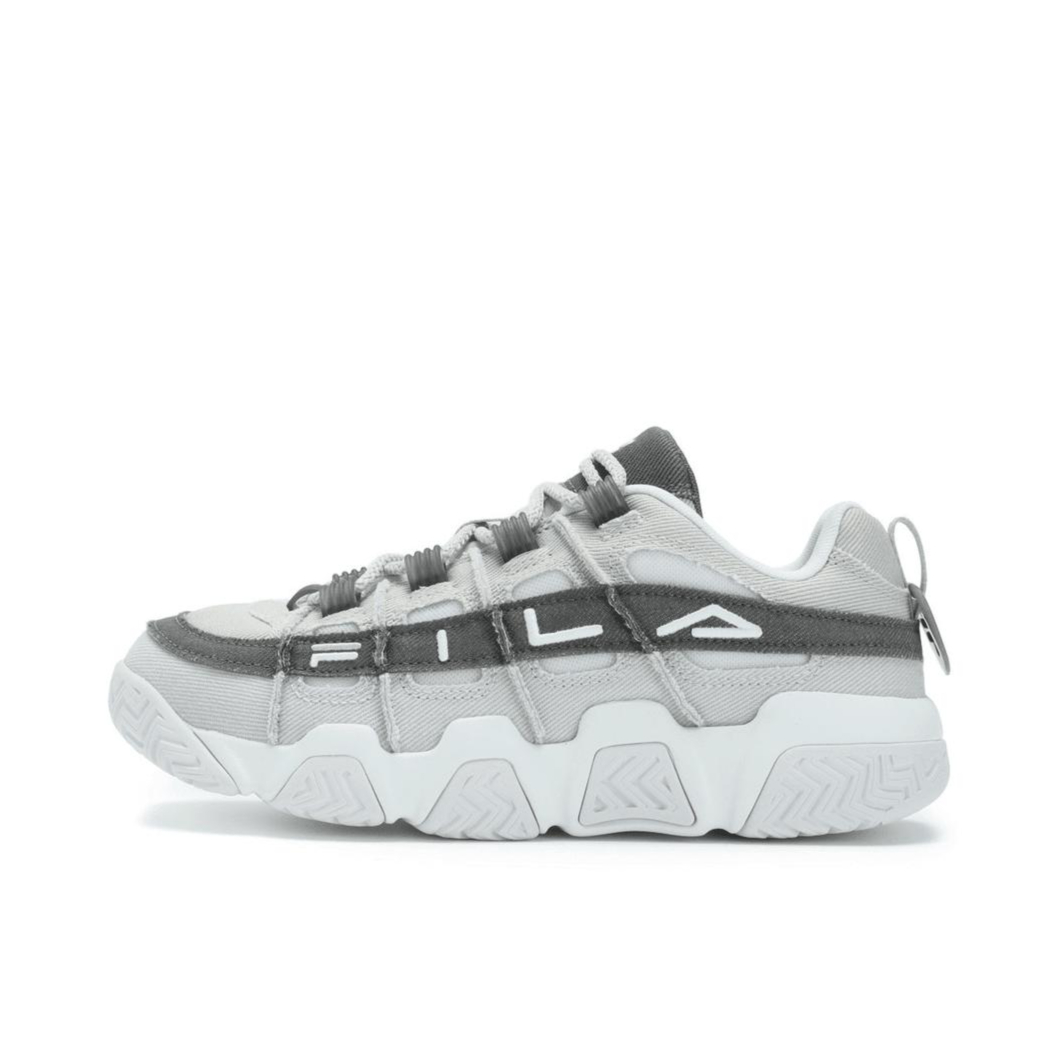 推荐商品：FILA/斐乐 潮流百搭 复古 舒适透气 防滑耐磨 面包鞋 T12M941202F 雨雾灰/烟灰