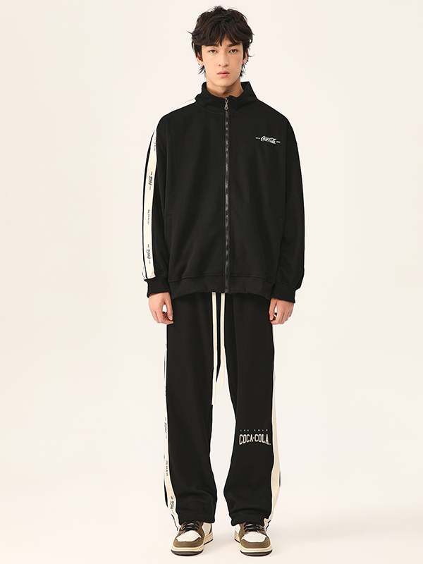 推荐商品：Coca-Cola/可口可乐 印花条纹拼接立领加绒休闲套装 DW810111133BZH274 常规两件装(黑+黑)