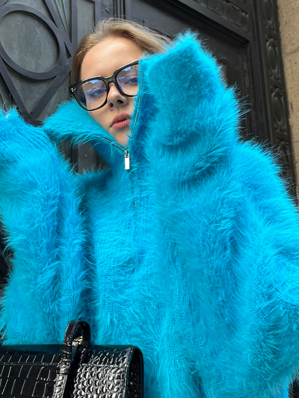 推荐商品：SOURPLUM 原创设计大翻领仿貂绒毛衣 男女同款 蓝