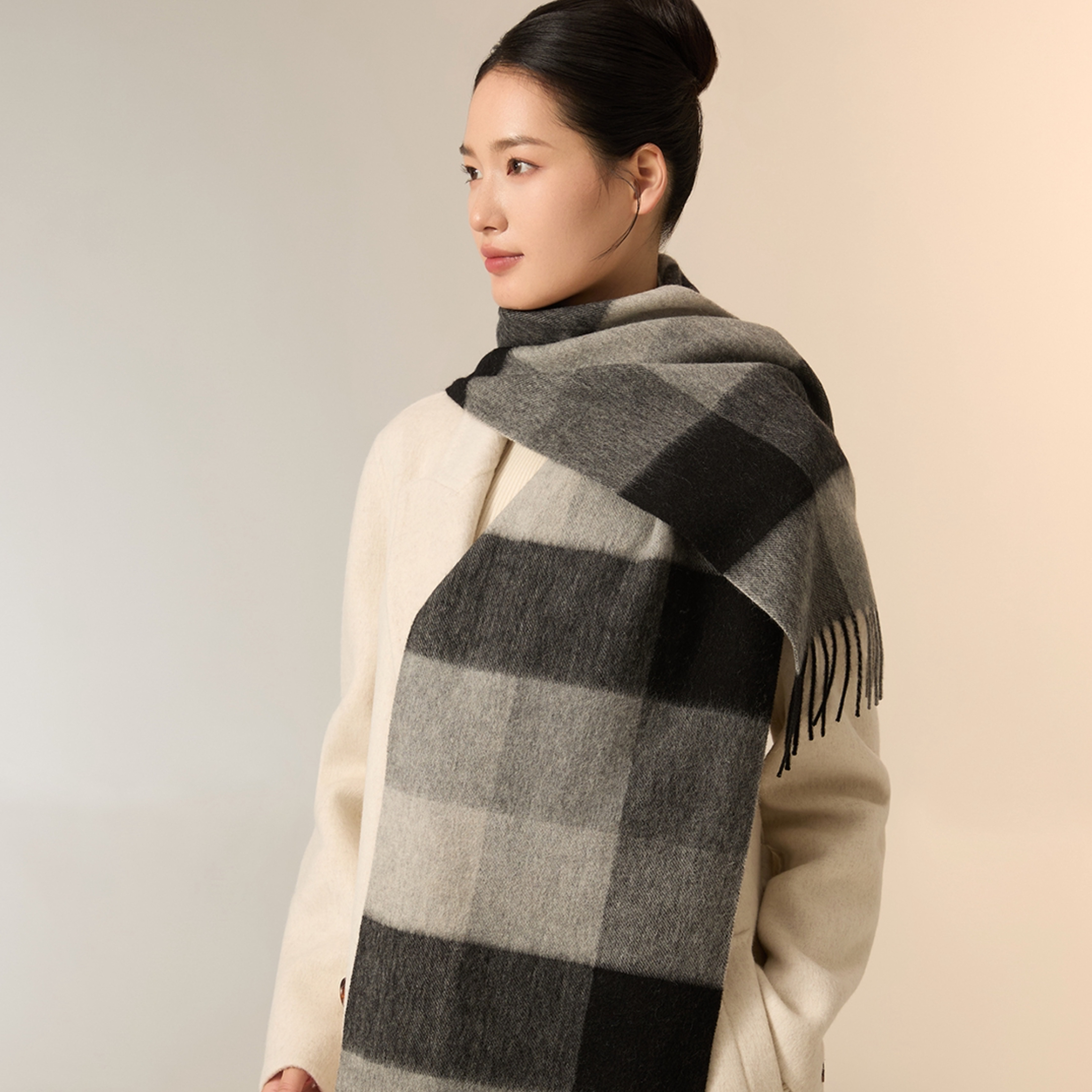 推荐商品：JESSIE&JANE 英伦风加厚纯羊毛围巾 WRJ6150