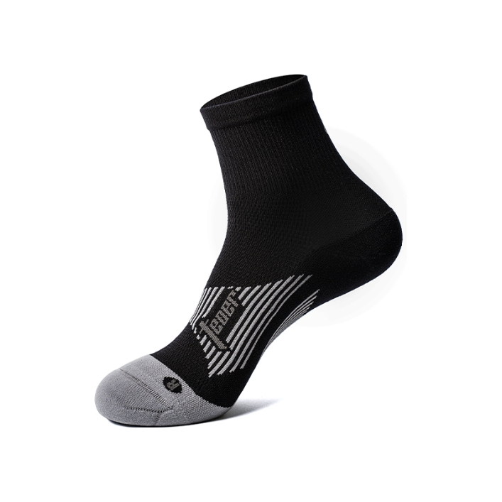 推荐商品：长跑时代 排汗透气马拉松中短筒袜