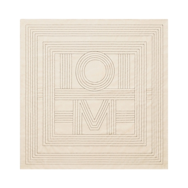 推荐商品：TOTEME 桑蚕丝条纹字母标识刺绣方形围巾 221858803