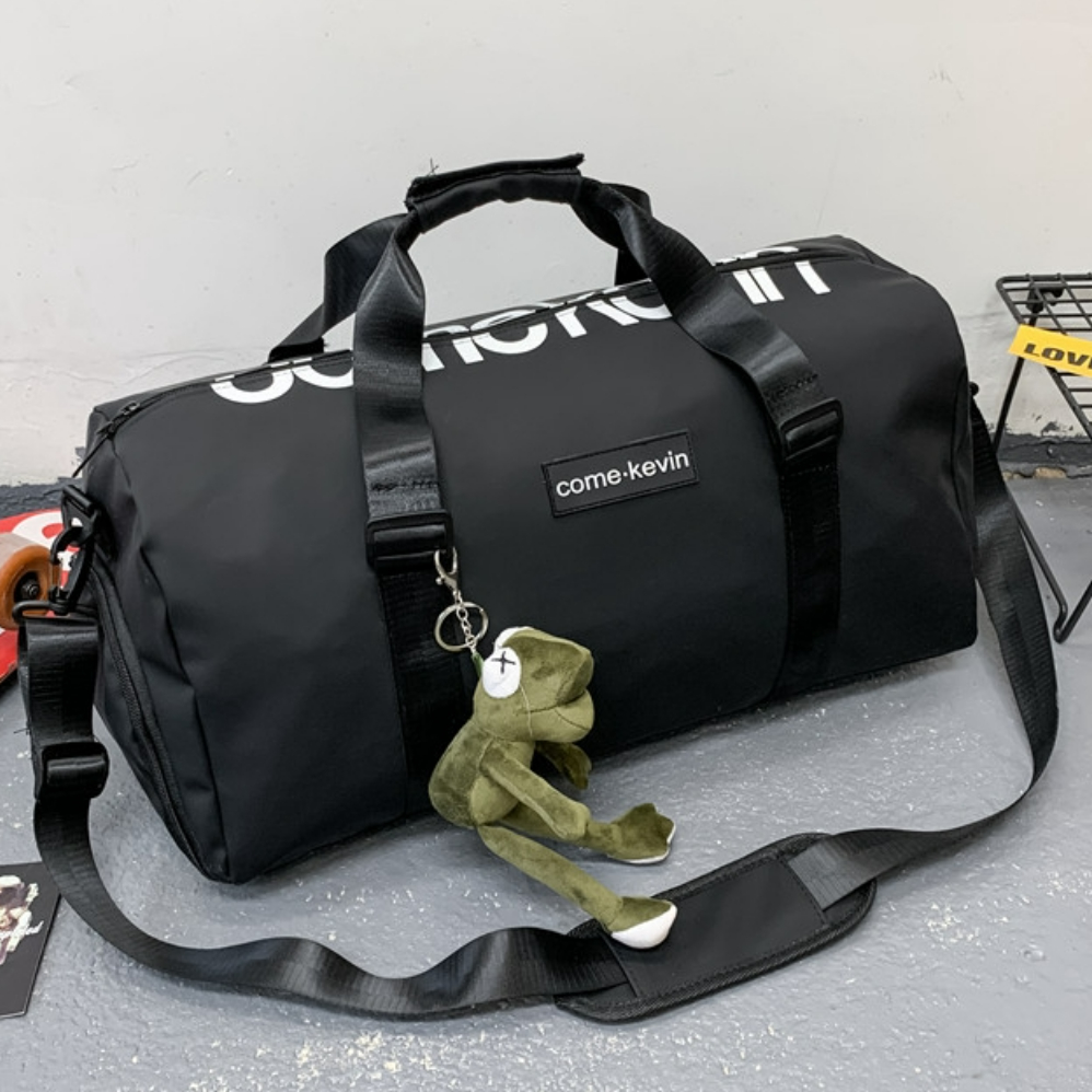 推荐商品：CARTELO/卡帝乐鳄鱼 短途独立鞋位干湿分离防水户外休闲旅行包健身包瑜伽包