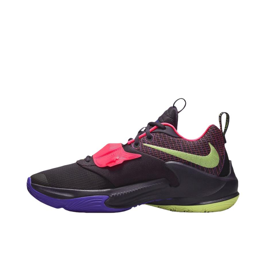 推荐商品：Nike Zoom Freak 3 字母哥3代 双Zoom 防滑耐磨 稳固抓地 包裹性 篮球鞋 Stay Freaky 黑色/粉色