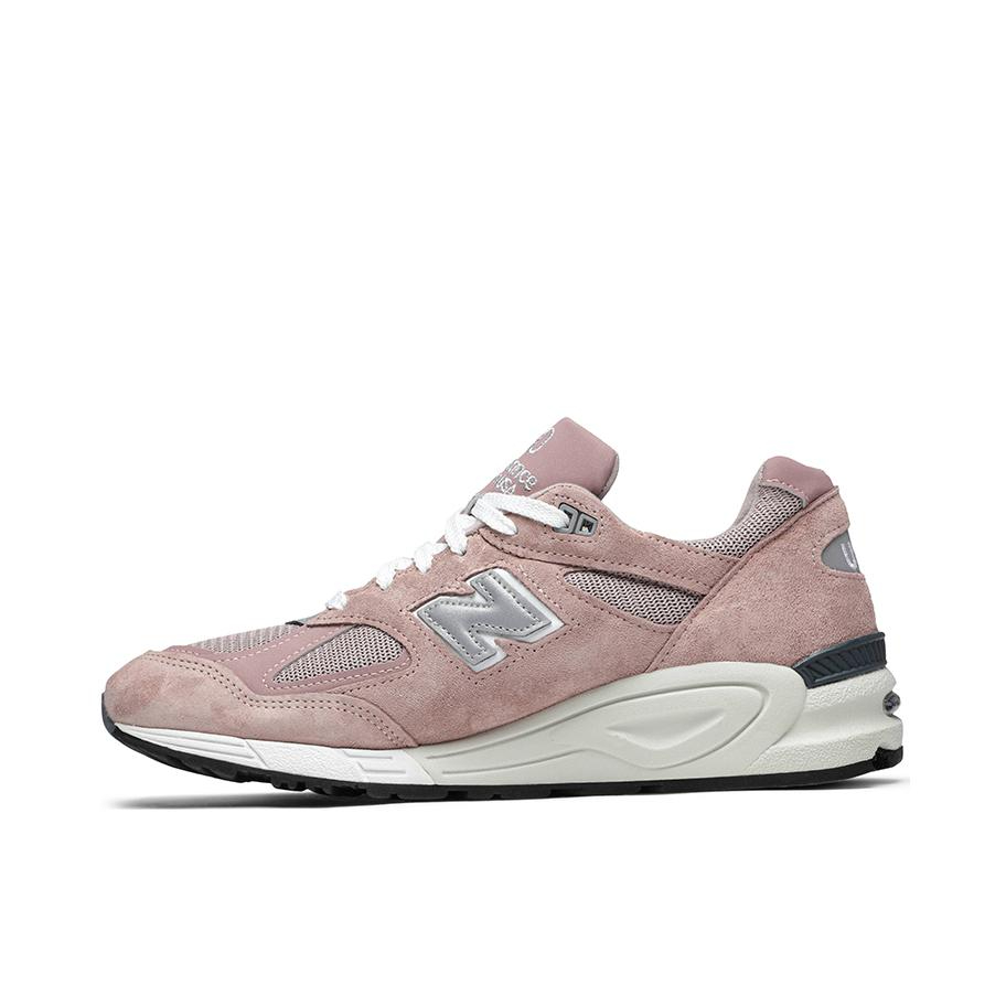 推荐商品：New Balance 990 V2 跑鞋 人造革防滑耐磨抗冲击织物网布透气减震复古包裹性 KITH联名/V2/粉色