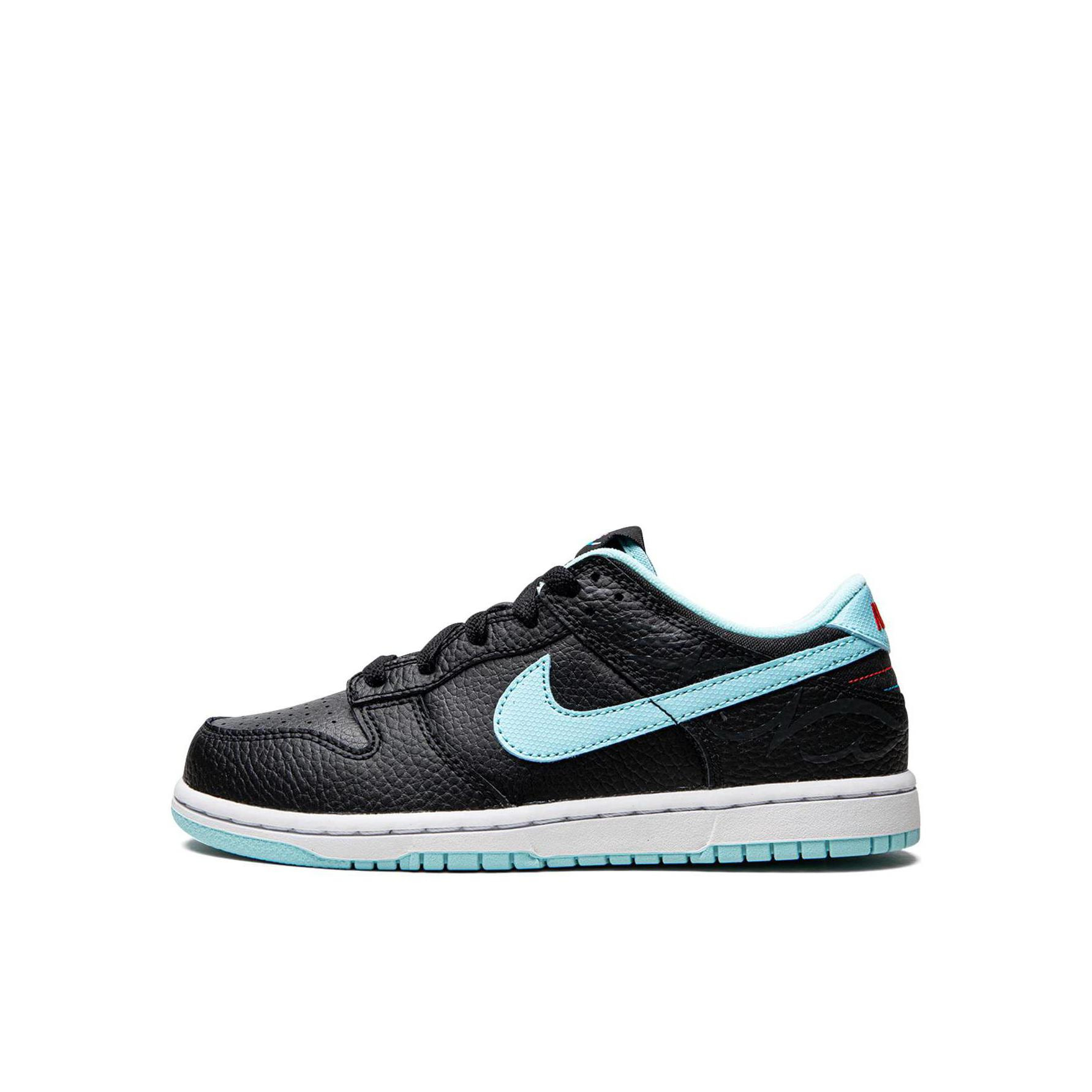 推荐商品：Nike Dunk 复古休闲 防滑耐磨 抓地 舒适透气 运动 板鞋儿童 小童/黑色/蓝色