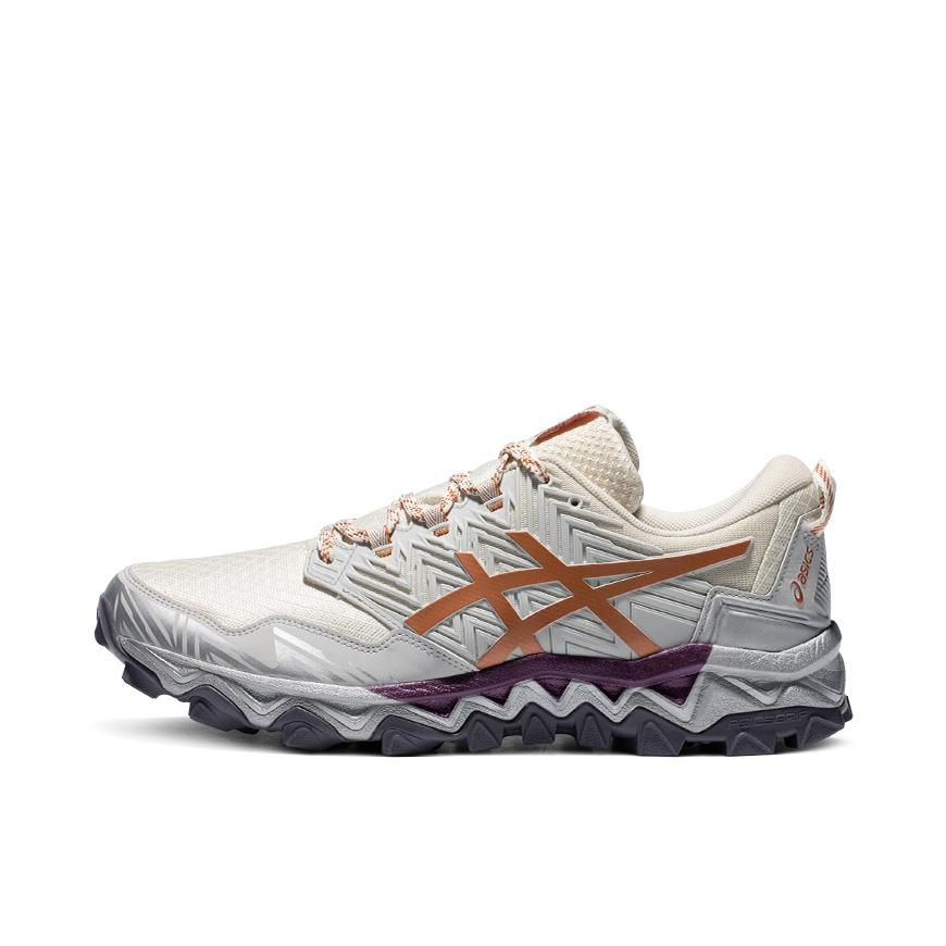 推荐商品：Asics/亚瑟士 Gel-FujiTrabuco 8 跑鞋 缓震回弹防滑耐磨舒适轻便网面透气合成革织物运动休闲 米白/金色
