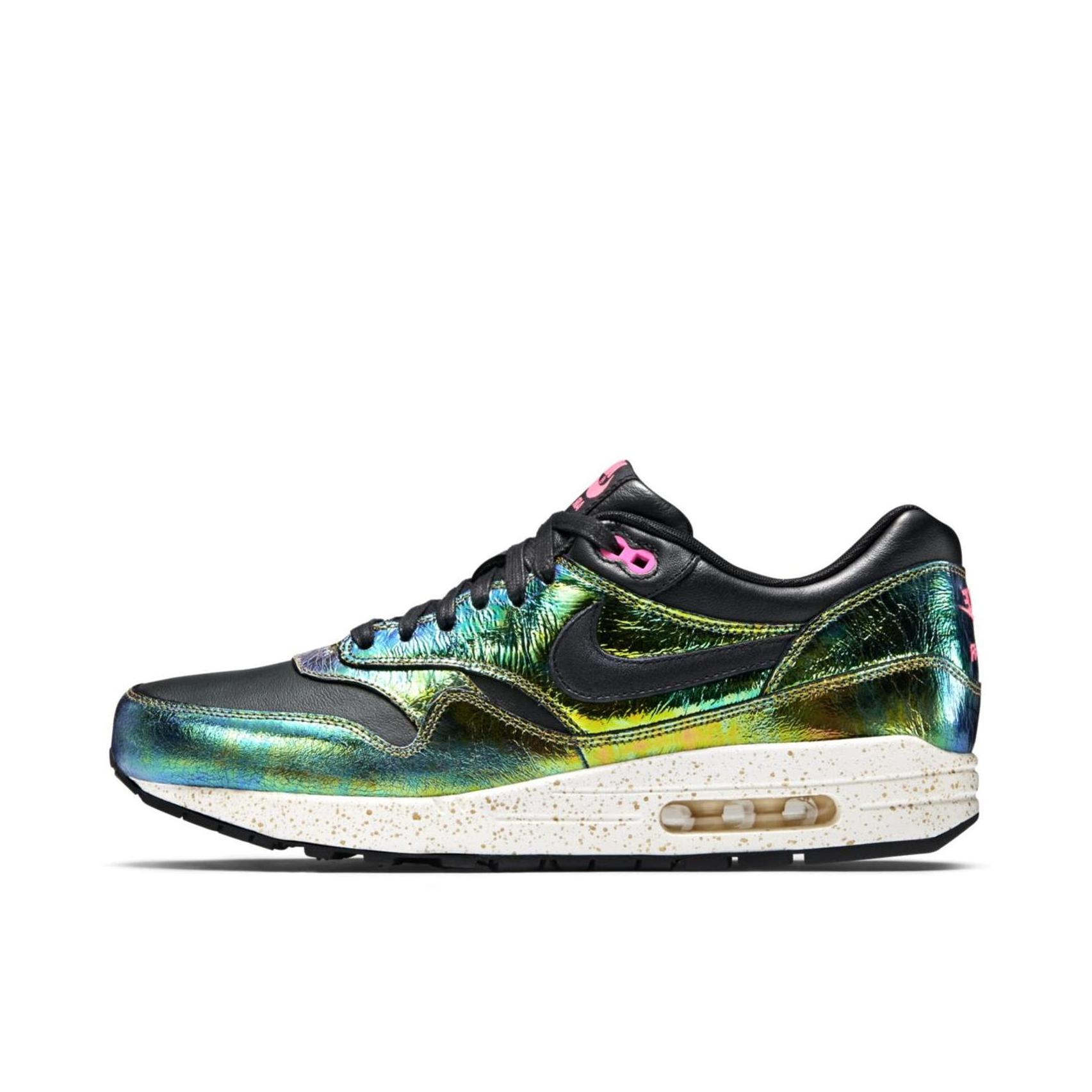 推荐商品：Nike Air Max 1 跑鞋 气垫缓震透气轻便复古运动舒适百搭潮流耐磨低帮训练防滑冬季支撑马拉松防水抓地圆头耐穿 Bronze Trophy 变色龙反光