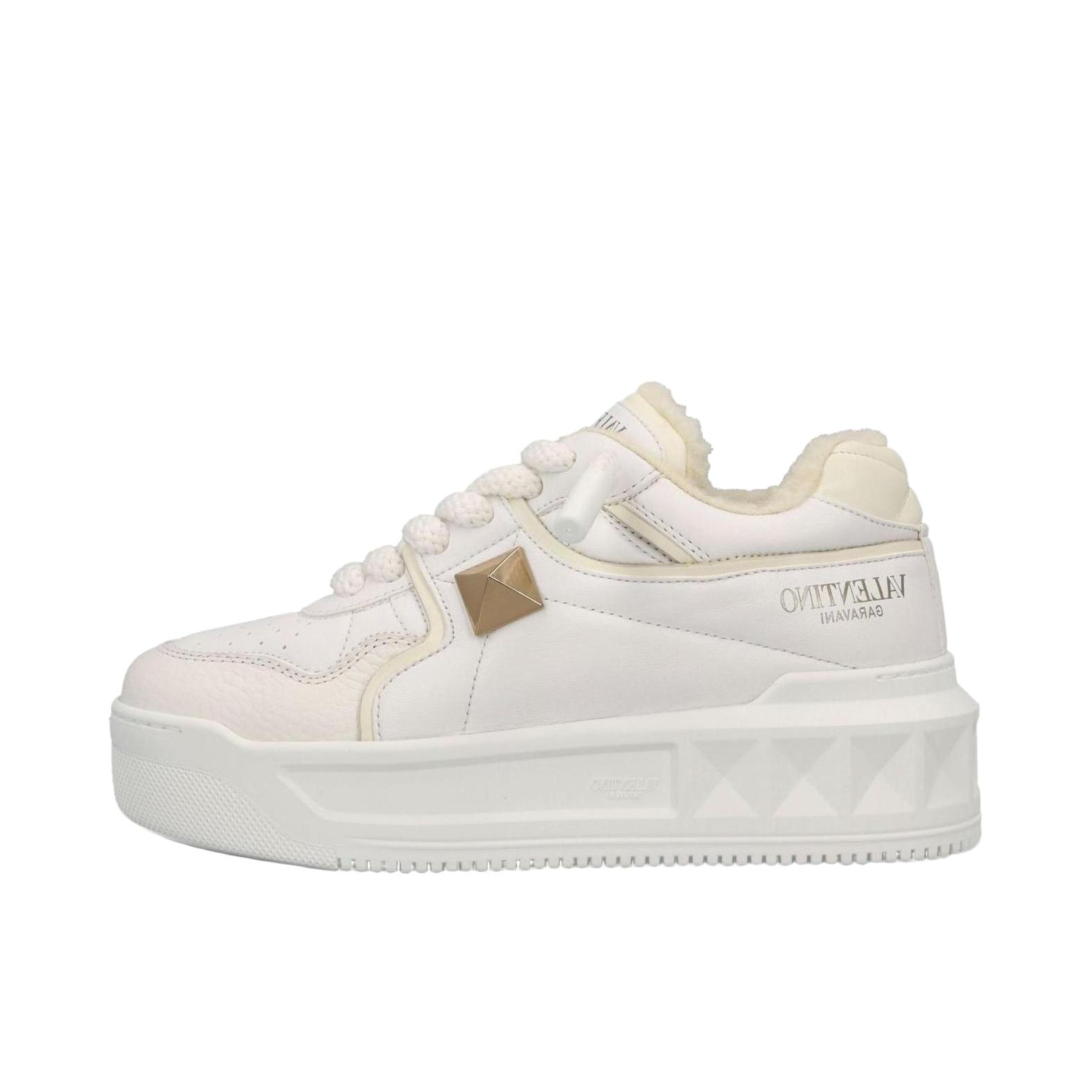 推荐商品：Valentino/华伦天奴 ROCKSTUD 皮革 低帮 板鞋 3W2S0FQ4TWJ7DU 米色/白色