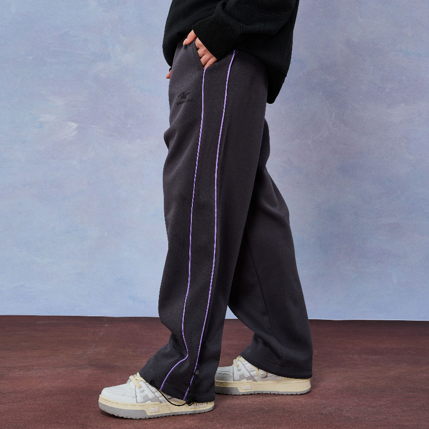 推荐商品：SIMPLE RIMLESS  侧身拼接条纹织带撞色休闲长裤 男女同款 QC23AW65 深灰