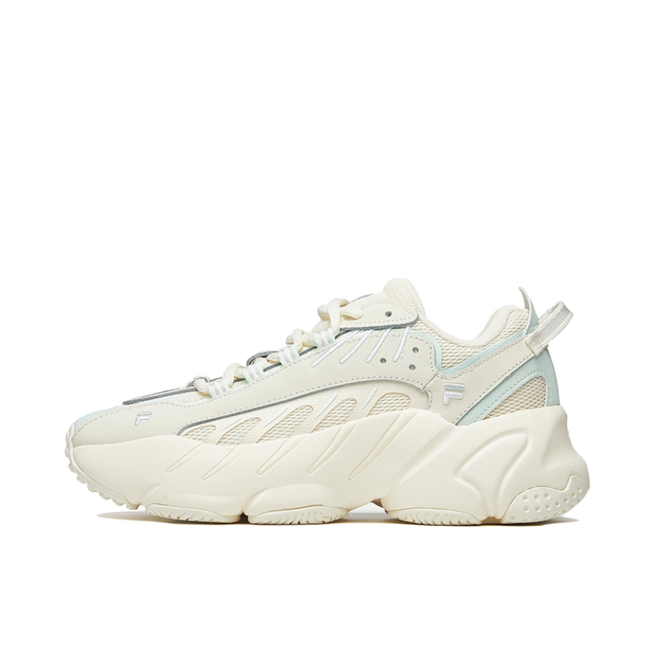 推荐商品：FILA/斐乐 ADE 复古时尚 舒适潮流 简约 防滑耐磨 网面透气 轻便增高 织物网布 马拉松合成革 休闲鞋 F12M011102F 微白