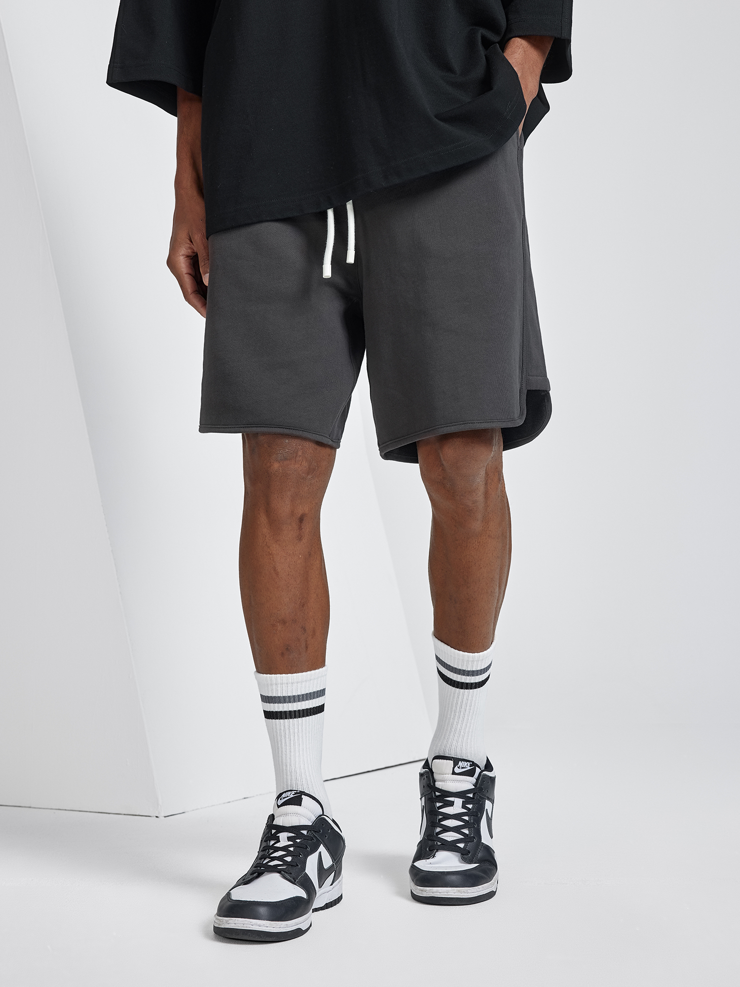 推荐商品：bodydream 美式透气针织五分运动短裤 B3A0220103 黑铁