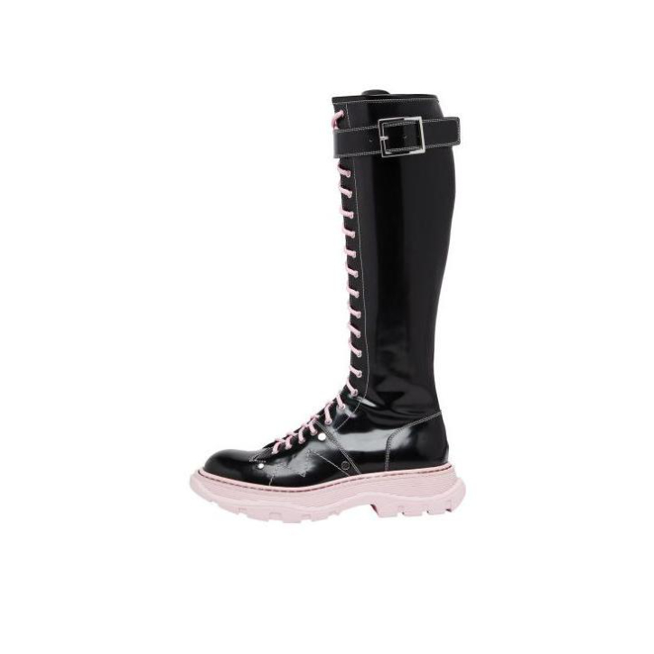 推荐商品：Alexander Mcqueen Tread 带扣 牛皮革 靴子 粉色/黑色